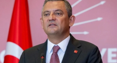 Özgür Özel'in ayağı kırıldı