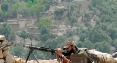 Pakistan'da 3 asker ve 4 saldırgan öldü