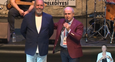 Sevilen sanatçı Fatih Erkoç, 25. Uluslararası İstanbul Büyükçekmece Kültür ve Sanat Festivali’nde sahne aldı