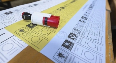 Sınırda gurbetçilere özel AKP kitapçıkları dağıtılıyor