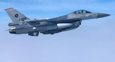 Ukrayna'da F-16 savaş uçağı düştü