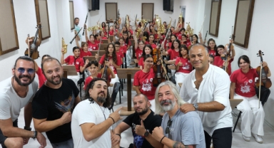 Ünlü Grup Necati ve Saykolar, Kemer Belediyesi ATSO Eğitim ve Sanat Merkezi'ni Ziyaret Etti