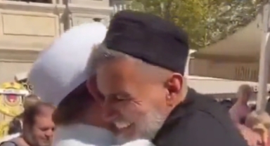 Ahu Tuğba'nın Cenazesinde Dikkat Çeken Anlar: Meriç Erkan ve Yaşar Alptekin'in Eğlenceli Gözlemi