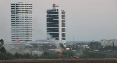 Anız yangını, belediyenin şantiyesine sıçradı 
