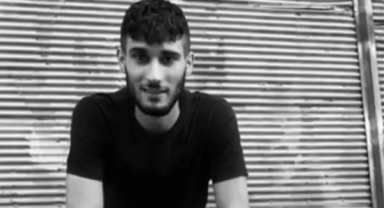 Arkadaşlarıyla sohbet ederken üzerine bomba attılar