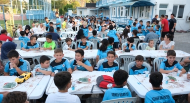 Başkan Topaloğlu'ndan Kemer Belediyespor Futbolcularına Özel Yemek