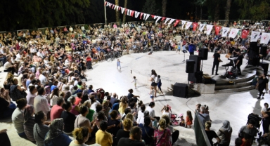 Bornova’da Yaz Akşamlarına Balkan Rüzgarı: Grup Balkanot'un Coşkulu Performansı