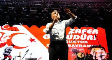 Çukurova'da Zafer Bayramı Coşkusu Zirveye Ulaştı