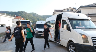 Eğitime Destek Projeleriyle Öne Çıkan Kemer Belediyesi, Lise Öğrencilerine Ücretsiz Ulaşım Sağlıyor