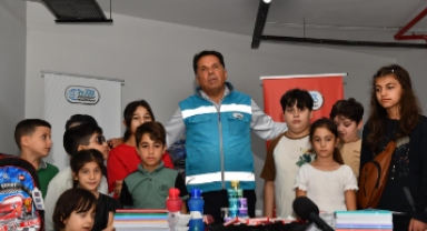 Esenyurt Belediye Başkanı Prof. Dr. Ahmet Özer’den Eğitim Destek Programı: 25 Bin 600 Çocuğa Kırtasiye Yardımı