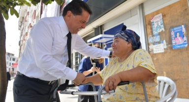 Esenyurt Belediye Başkanı Prof. Dr. Ahmet Özer, Engelli Vatandaşı Ziyaret Ederek Tekerlekli Sandalye Yardımında Bulundu