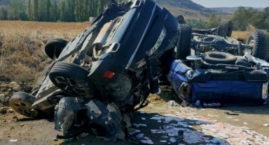 İki cip birbirine girdi