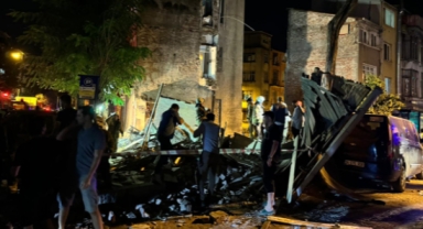 İstanbul'da 3 katlı bina çöktü