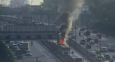 İstanbul'da metrobüs yangını