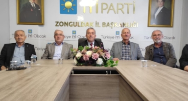 İYİ Parti yönetim kurulu istifa etti