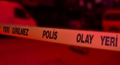 Komşular markette bıçakla birbirine saldırdı