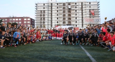 Küçükçekmece Belediyesi'nin 30 Ağustos Zafer Bayramı Futbol Turnuvası'nın Şampiyonları Belli Oldu