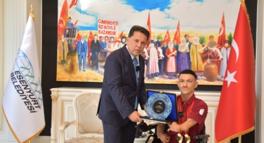 Paralimpik Şampiyon Umut Ünlü’den Başkan Özer’e Ziyaret: Esenyurt’un Spor Başkentine Dönüşüm Hedefi