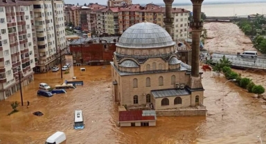 Rize’de sağanak yağış sele dönüştü
