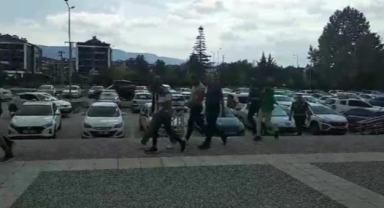 Sahte altınla kuyumcuyu dolandırdılar