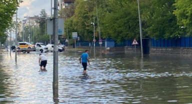 Türkiye genelinde 31 il sele teslim oldu