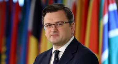 Ukrayna'da bakanlar art arda istifa etti