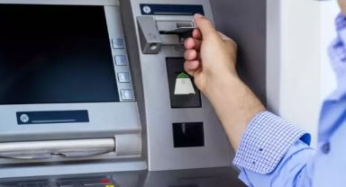 ATM'lerdeki açığı bulup milyonlarca lira çektiler 