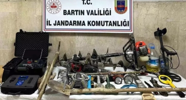 Define Arayan 8 Kişi Suçüstü Yakalandı