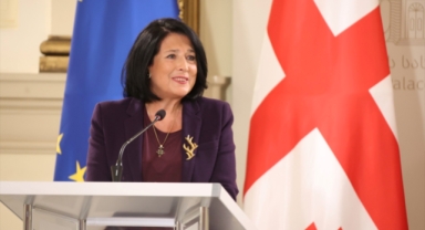 Gürcistan'da Cumhurbaşkanı halkı sokağa çağırdı