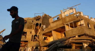 İsrail kampa saldırdı