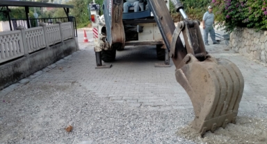 Kemer’de Yol ve Kaldırım Çalışmaları Sürüyor