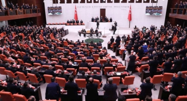 Meclis siyasetin oyun bahçesi oldu