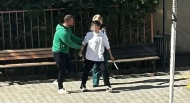 Müdür yardımcısını bıçakla tehdit etti