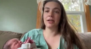 Okulun otoparkında doğum yaptı