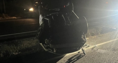 Otomobil su kanalına devrildi