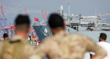 Tahliye gemileri Lübnan'dan yola çıktı