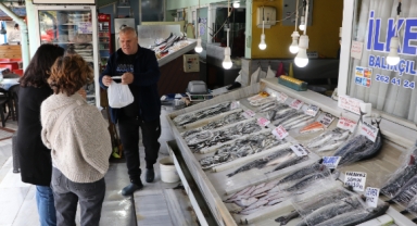 Yılın ilk hamsisi tezgahlarda yerini aldı
