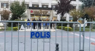 3 Belediye'ye kayyum atandı