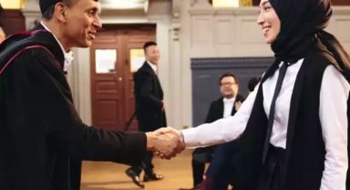 AKP Vekil Oxford'da burslu yüksek lisans yaptı