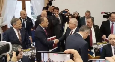 Bakan Güler'e CHP'li vekillerden 'teğmen' protestosu