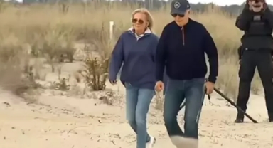 Biden plajda düşme tehlikesi geçirdi