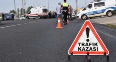 Çorum'da 2 otomobilin çarpıştı, 4 kişi yaralandı