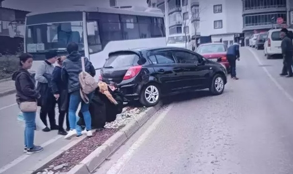 Edirne'de el freni unutulan araç sahibine çarptı