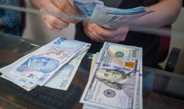 Euro, dolar karşısında eridi