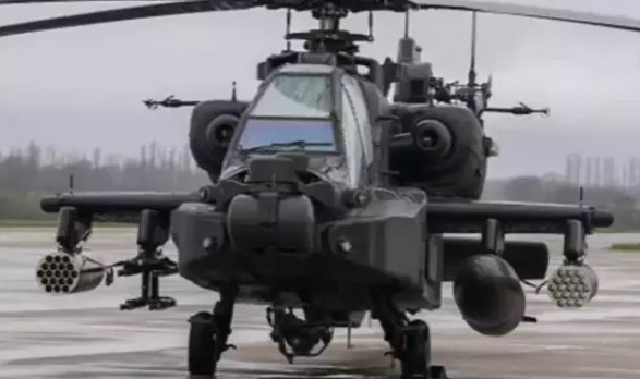 Helikopterin kokpitinde ilişkiye girerken yakalandı