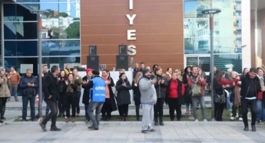 İzmir Bayraklı'da Grev Nedeniyle Çöp Yığınları Sokaklara Taştı