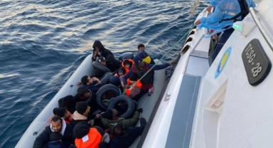 İzmir’de 212 kaçak göçmen kurtarıldı