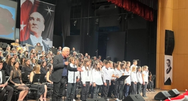 Kemer Belediyesi Gençlik Orkestrası Üyelerinden Müzik Dolu Gece