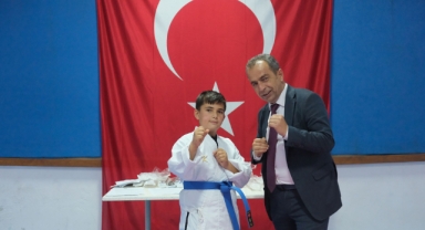 Kemer Belediyesi Karate Takımı'ndan 27 Sporcu Yeni Kuşaklarına Kavuştu