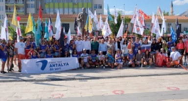 Kemer'de Sup Cup Yarışları Coşkulu Bir Başlangıç ​​Yaptı